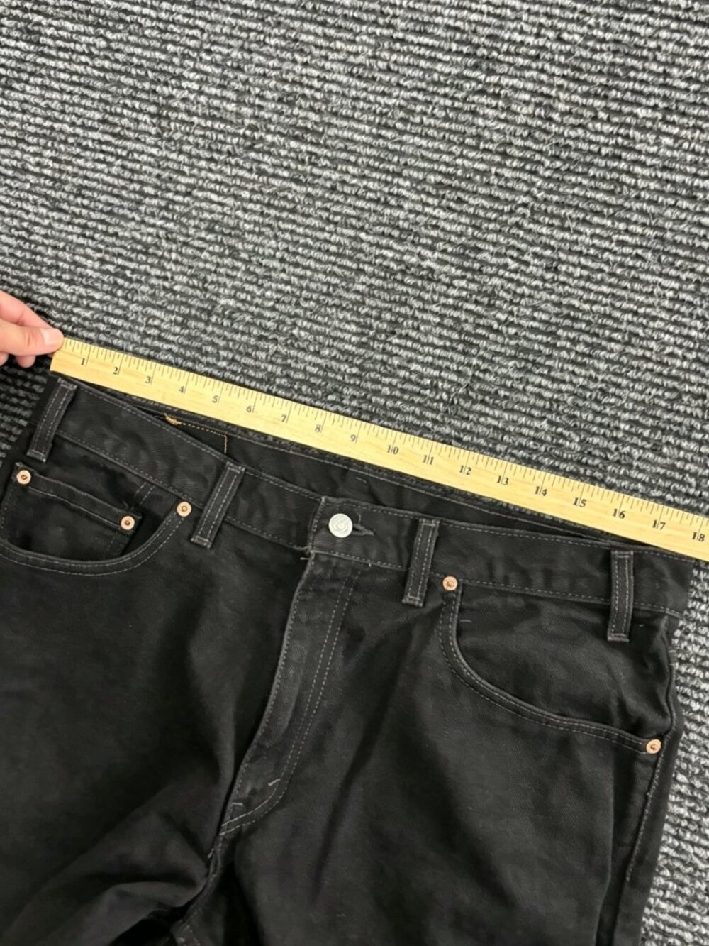 Vintage Levis Jeans Men 36x32 Black 550 Tapered Denim Made In USA Y2K 2002 - Picture 5 of 5